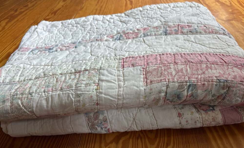 Vintage Pink Floral Patchwork Log Cabin Quilt Twin 61x80 - Picture 9 of 9
